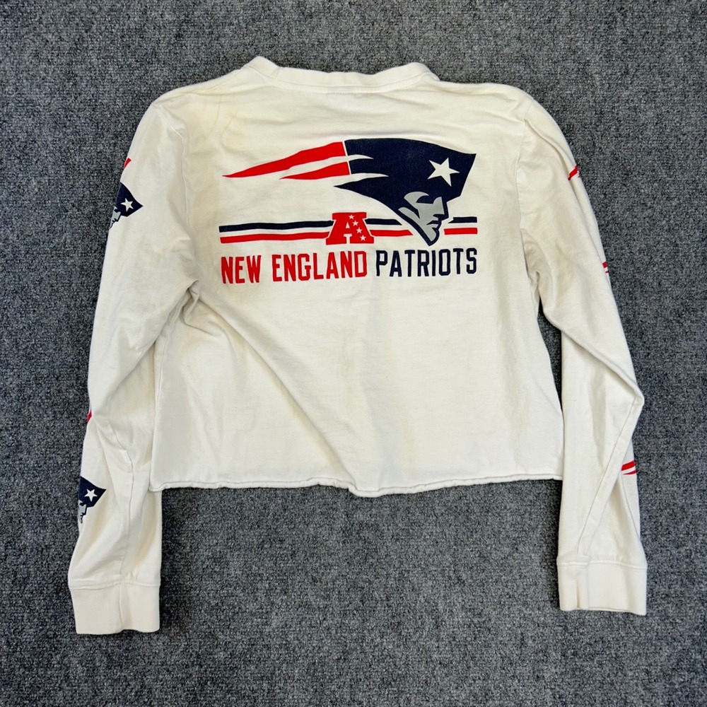 NFL Team Apparel New England Patriots Cropped Long Sleeve T-Shirt Cream Medium - Picture 5 of 6